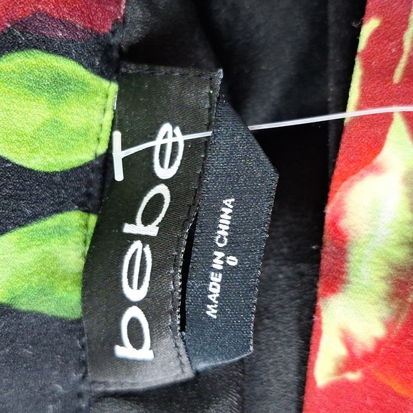 Bebe NEW Red Black Romantic Bohemian Off Shoulder Floral Print Romper Size 0 - Picture 12 of 13